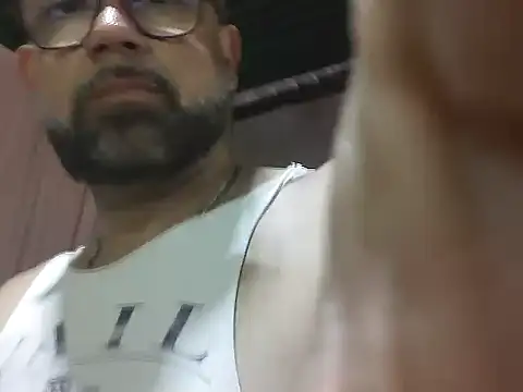 CarlossexVen online show from April 2026 07:01:01 PM