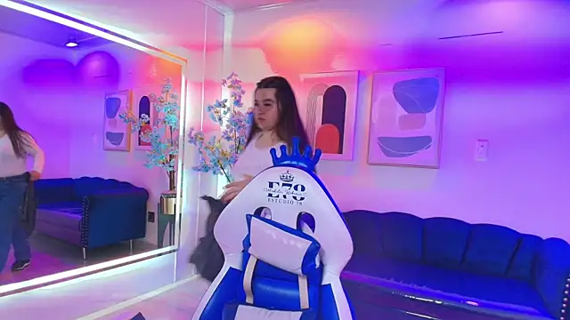 Anya Volke online show from May 2026 07:28:02 PM