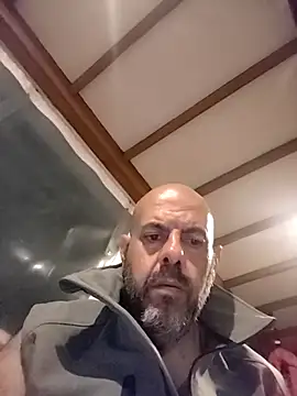 merenda2105 online show from April 2026 11:40:02 PM