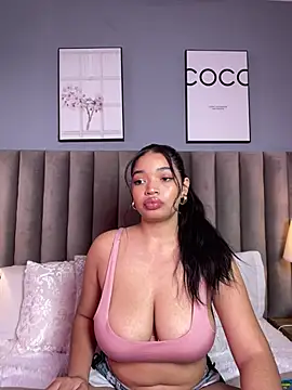 LilyFoox online show from May 2026 01:28:01 PM