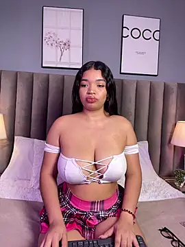LilyFoox online show from May 2026 01:18:02 PM