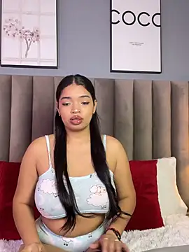 LilyFoox online show from May 2026 12:45:01 PM