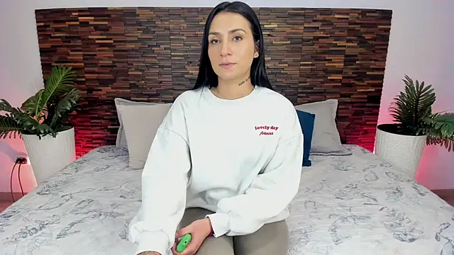 Snapshot of valkiriia__ chatting on July 2026 05:25:02 AM valkiriia online show from July 2026 05:25:02 AM