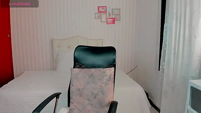 hottie emma james online show from April 2026 12:55:02 AM