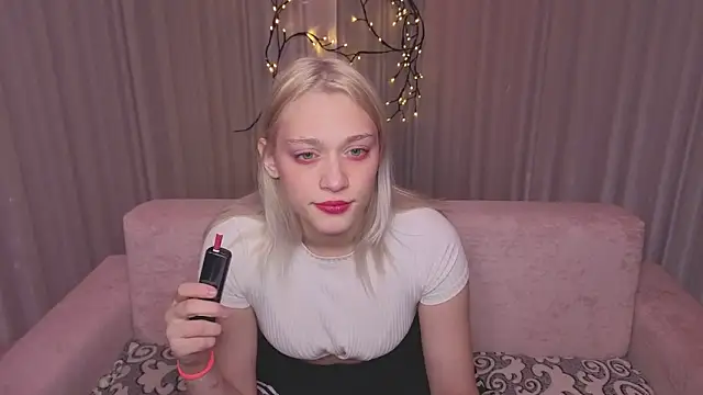 KaraLiin online show from May 2026 04:39:01 PM