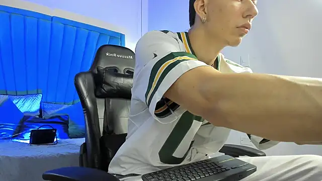 OliverThompsonJS online show from May 2026 05:47:01 AM