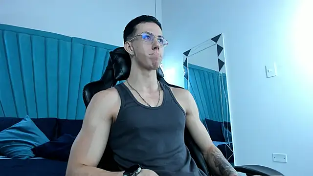 OliverThompsonJS online show from June 2026 04:43:02 AM