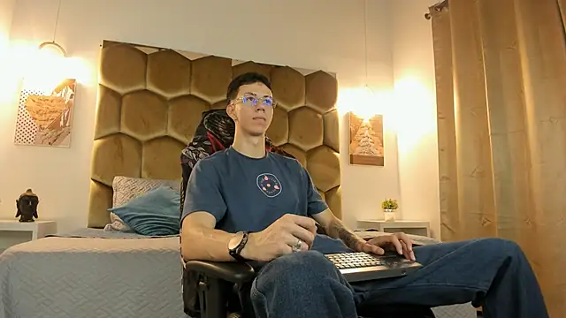 OliverThompsonJS online show from July 2026 05:52:02 AM