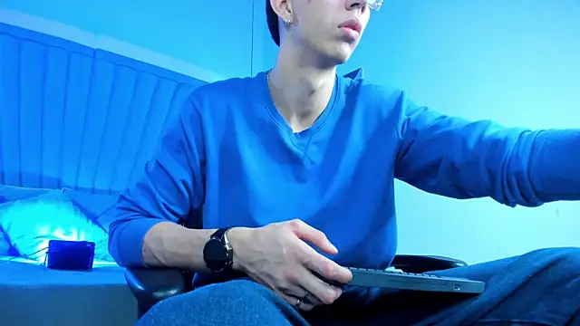 OliverThompsonJS online show from June 2026 04:55:01 AM