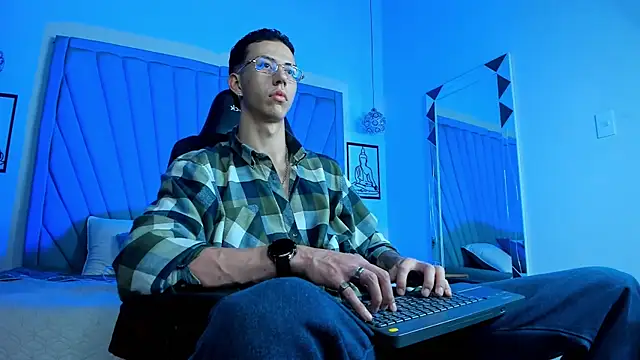 OliverThompsonJS online show from June 2026 05:13:01 AM