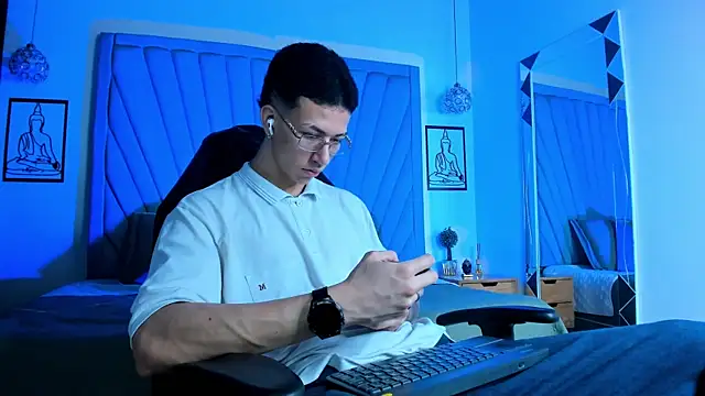 OliverThompsonJS online show from June 2026 04:40:01 AM