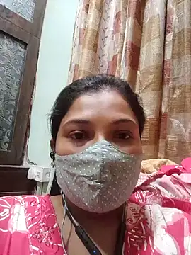 Alinna00 online show from April 2026 05:52:01 PM