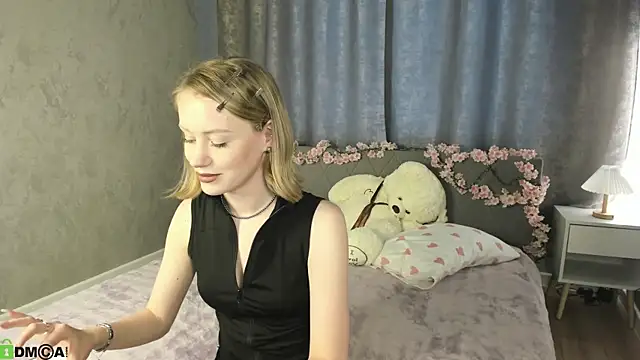 Snapshot of EvaHamilton chatting on May 2026 09:28:02 AM EvaHamilton online show from May 2026 09:28:02 AM