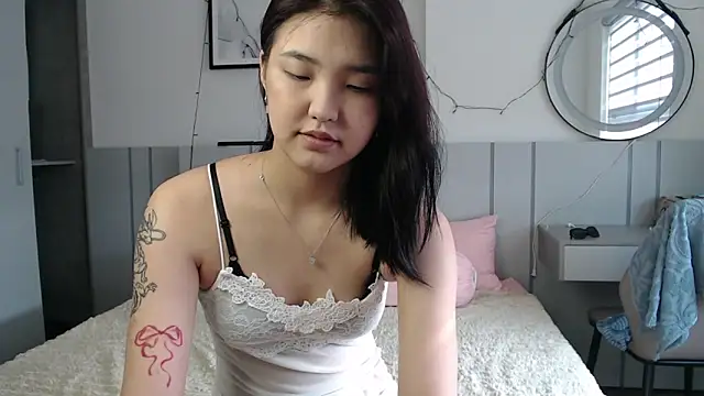Maiaxoxo online show from April 2026 12:23:01 AM