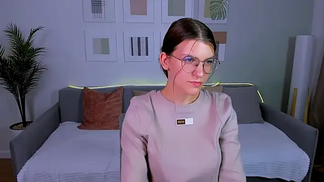AnnaThorne online show from April 2026 09:33:01 AM