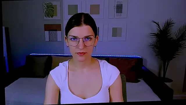 AnnaThorne online show from May 2026 04:18:01 AM
