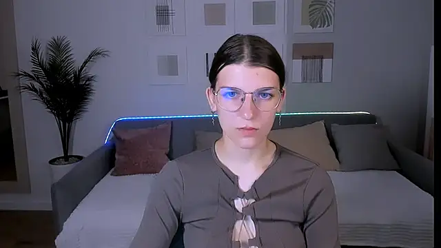 AnnaThorne online show from May 2026 04:33:01 AM