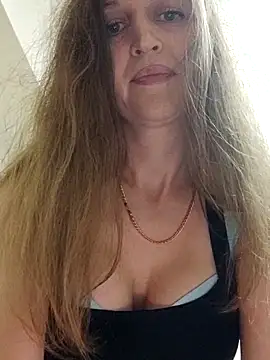 irresistibelle online show from May 2026 09:31:01 PM