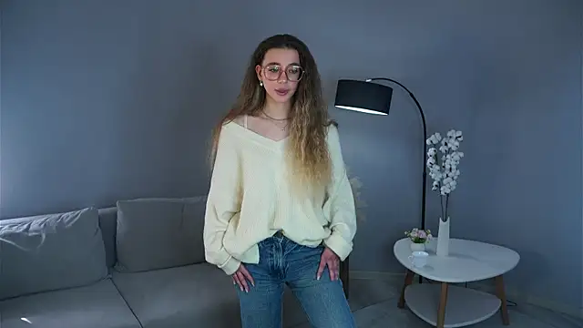 KaraCose online show from April 2026 04:37:02 AM