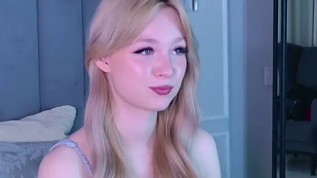 Snapshot of MayBerger chatting on May 2026 05:57:02 AM MayBerger online show from May 2026 05:57:02 AM
