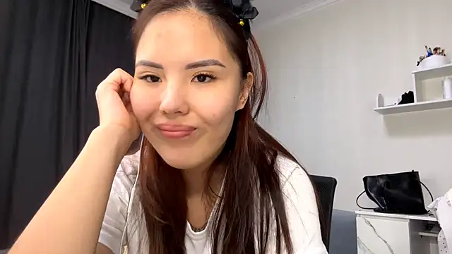 lullivi online show from April 2026 03:13:01 PM