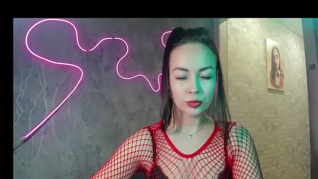 alinagueen online show from April 2026 05:05:02 PM