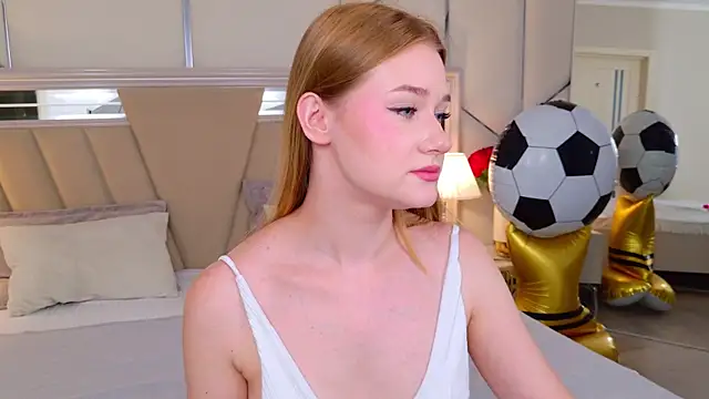 Snapshot of EmmiliRosse chatting on July 2026 05:14:02 PM EmmiliRosse online show from July 2026 05:14:02 PM