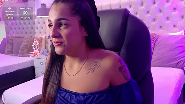 CarolineRodriz online show from April 2026 01:52:01 PM