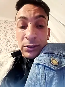 Zoltan223567 online show from April 2026 11:40:02 PM