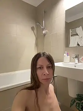 Snapshot of Mira_Luna chatting on May 2026 05:00:01 AM Mira Luna online show from May 2026 05:00:01 AM