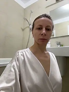 Snapshot of Mira_Luna chatting on May 2026 05:10:02 AM Mira Luna online show from May 2026 05:10:02 AM