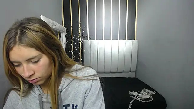 nancy blonde online show from May 2026 01:06:01 PM