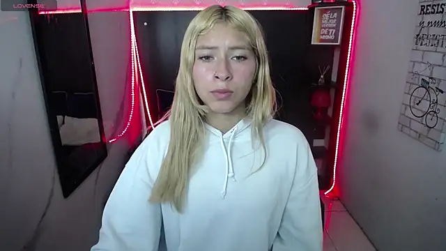 Snapshot of nancy_blonde chatting on July 2026 12:12:02 PM nancy blonde online show from July 2026 12:12:02 PM