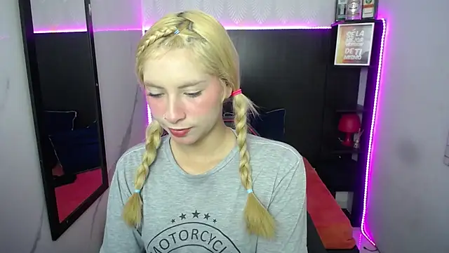 Snapshot of nancy_blonde chatting on June 2026 03:29:01 PM nancy blonde online show from June 2026 03:29:01 PM