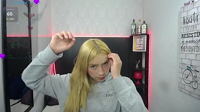 Snapshot of nancy_blonde chatting on June 2026 01:44:01 PM nancy blonde online show from June 2026 01:44:01 PM
