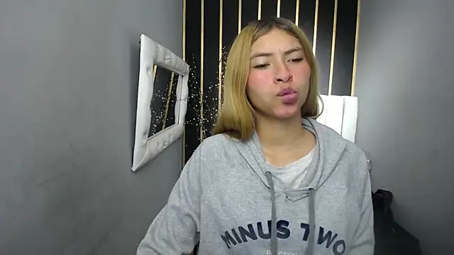 Snapshot of nancy_blonde chatting on June 2026 12:48:02 PM nancy blonde online show from June 2026 12:48:02 PM
