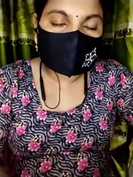 Snapshot of Sila_Vabi9 chatting on May 2026 12:04:02 PM Sila Vabi9 online show from May 2026 12:04:02 PM