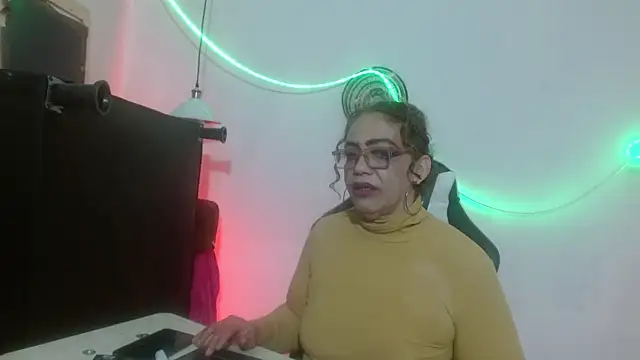 Snapshot of Sweet-Mommy-Milf chatting on May 2026 11:46:01 PM Sweet-Mommy-Milf online show from May 2026 11:46:01 PM