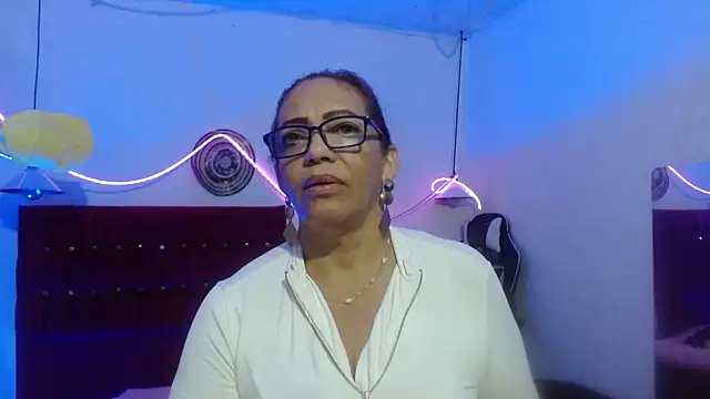 Snapshot of Sweet-Mommy-Milf chatting on May 2026 12:51:01 AM Sweet-Mommy-Milf online show from May 2026 12:51:01 AM