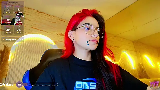 Snapshot of Moon_Red_r chatting on June 2026 12:51:02 AM Moon Red r online show from June 2026 12:51:02 AM