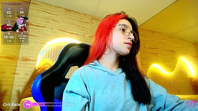 Snapshot of Moon_Red_r chatting on May 2026 12:37:02 PM Moon Red r online show from May 2026 12:37:02 PM