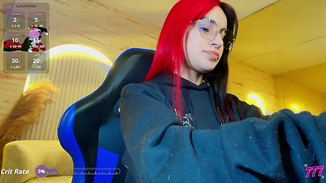 Snapshot of Moon_Red_r chatting on May 2026 01:06:01 PM Moon Red r online show from May 2026 01:06:01 PM