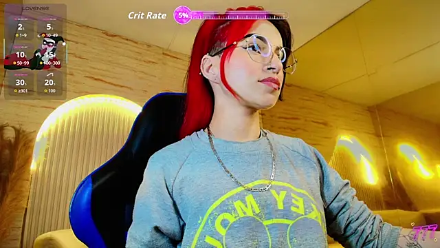 Snapshot of Moon_Red_r chatting on June 2026 12:38:02 PM Moon Red r online show from June 2026 12:38:02 PM