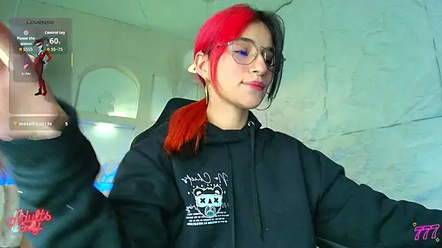 Snapshot of Moon_Red_r chatting on April 2026 07:42:02 PM Moon Red r online show from April 2026 07:42:02 PM