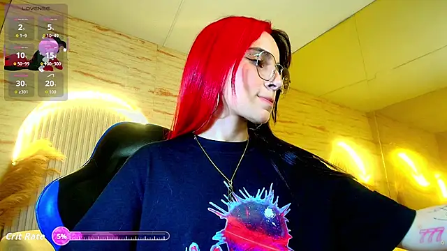 Snapshot of Moon_Red_r chatting on May 2026 07:45:02 PM Moon Red r online show from May 2026 07:45:02 PM