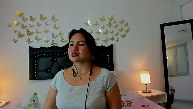 victoriacg online show from April 2026 08:37:01 PM