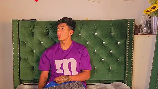 Zayn Moretti online show from June 2026 04:07:01 AM