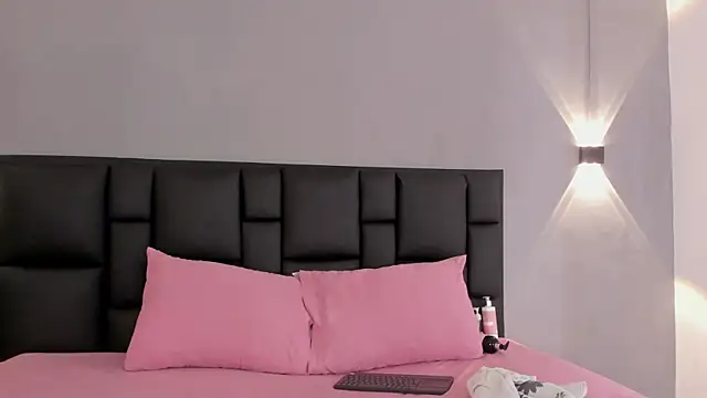 JadeHearrt online show from June 2026 06:49:01 PM