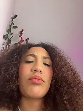 Daphnne Curly online show from May 2026 12:01:02 PM