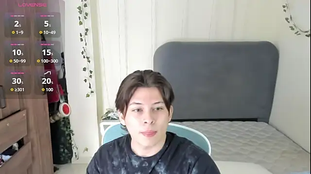 Snapshot of Felixzyn chatting on April 2026 08:57:02 PM Felixzyn online show from April 2026 08:57:02 PM